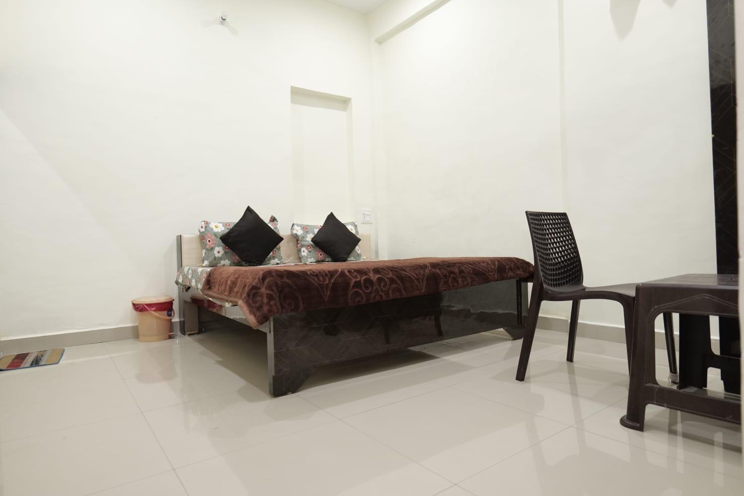 אורצ'ה Hotel Jaanvi מראה חיצוני תמונה