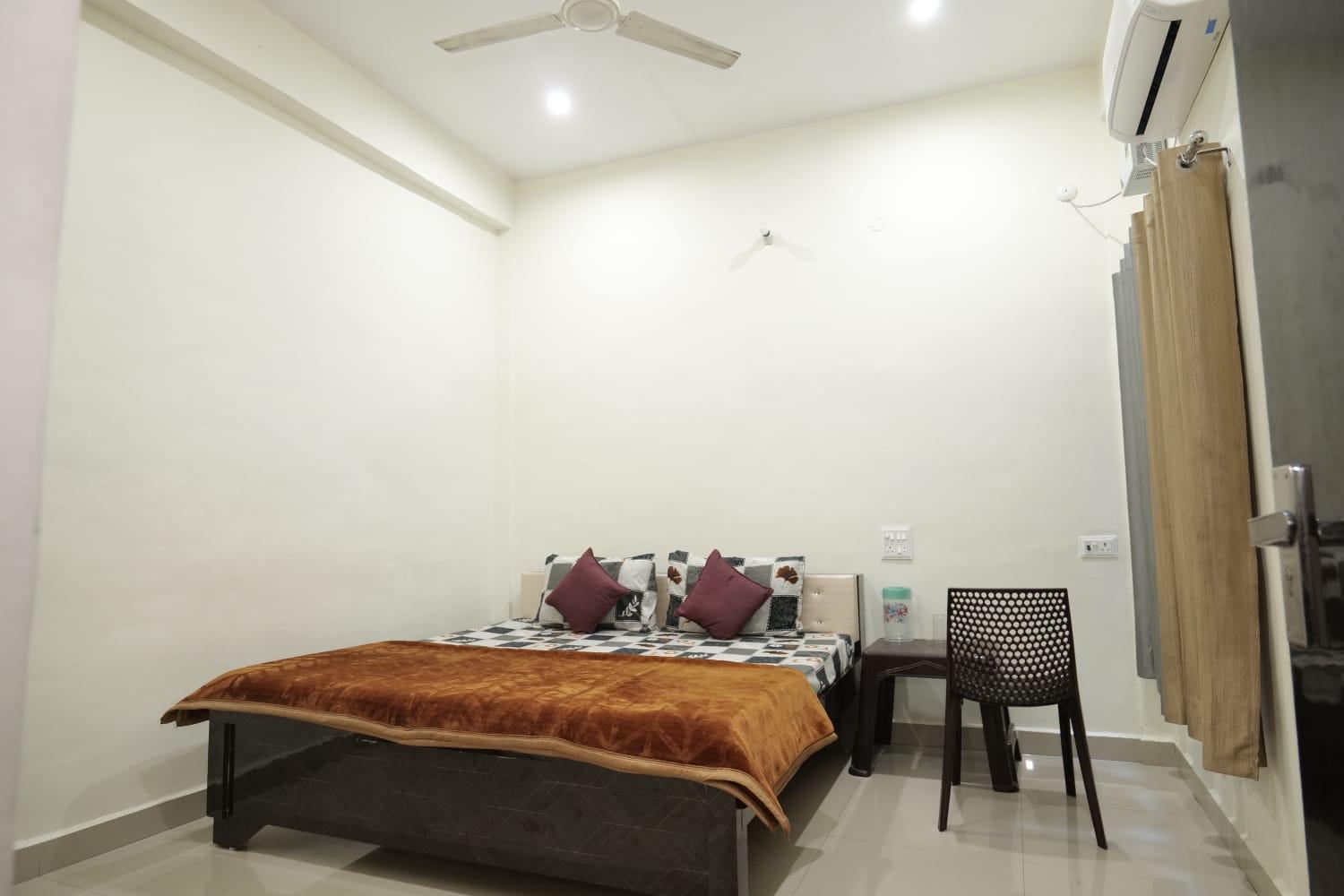 אורצ'ה Hotel Jaanvi מראה חיצוני תמונה