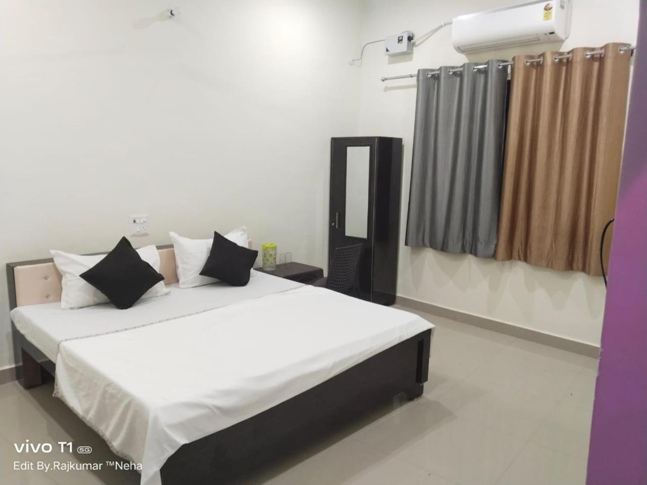 אורצ'ה Hotel Jaanvi מראה חיצוני תמונה