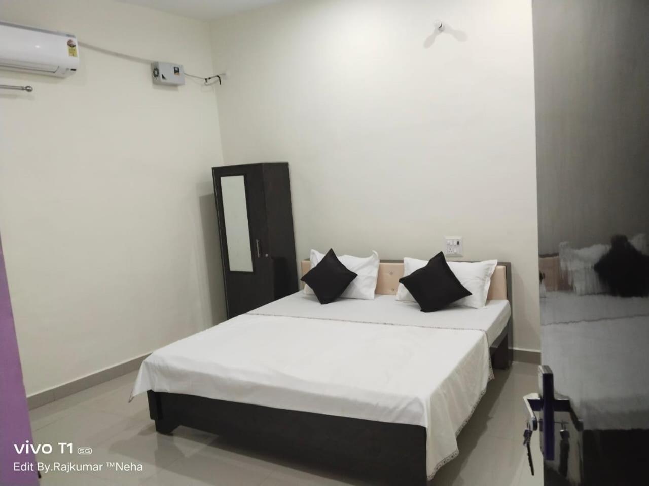 אורצ'ה Hotel Jaanvi מראה חיצוני תמונה